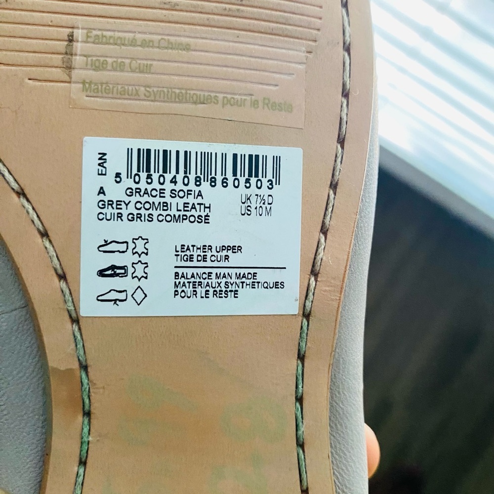 Clark Flat Shoe Made For Maximum Comfort. Size:Us:10m. Uk: 7.5d View 4
